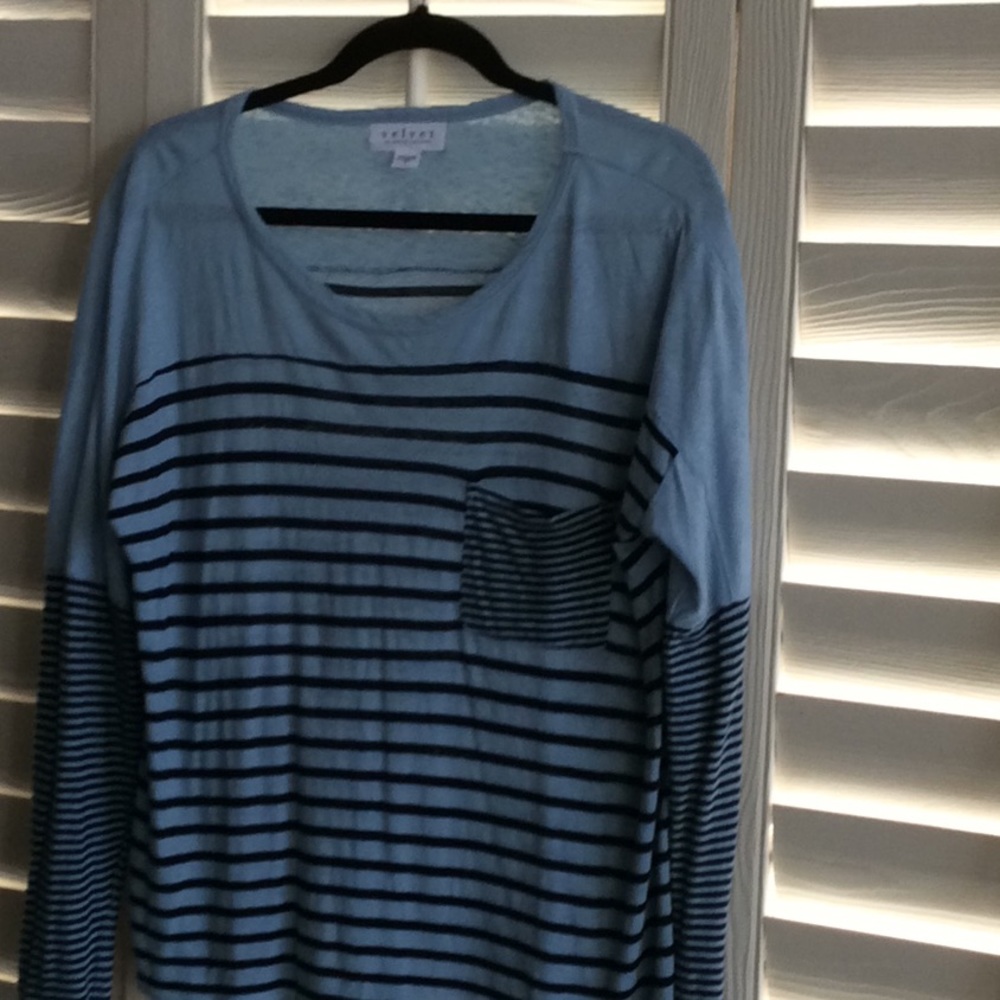 Velvet brand. Fun striped l/s t-shirt. 35% linen